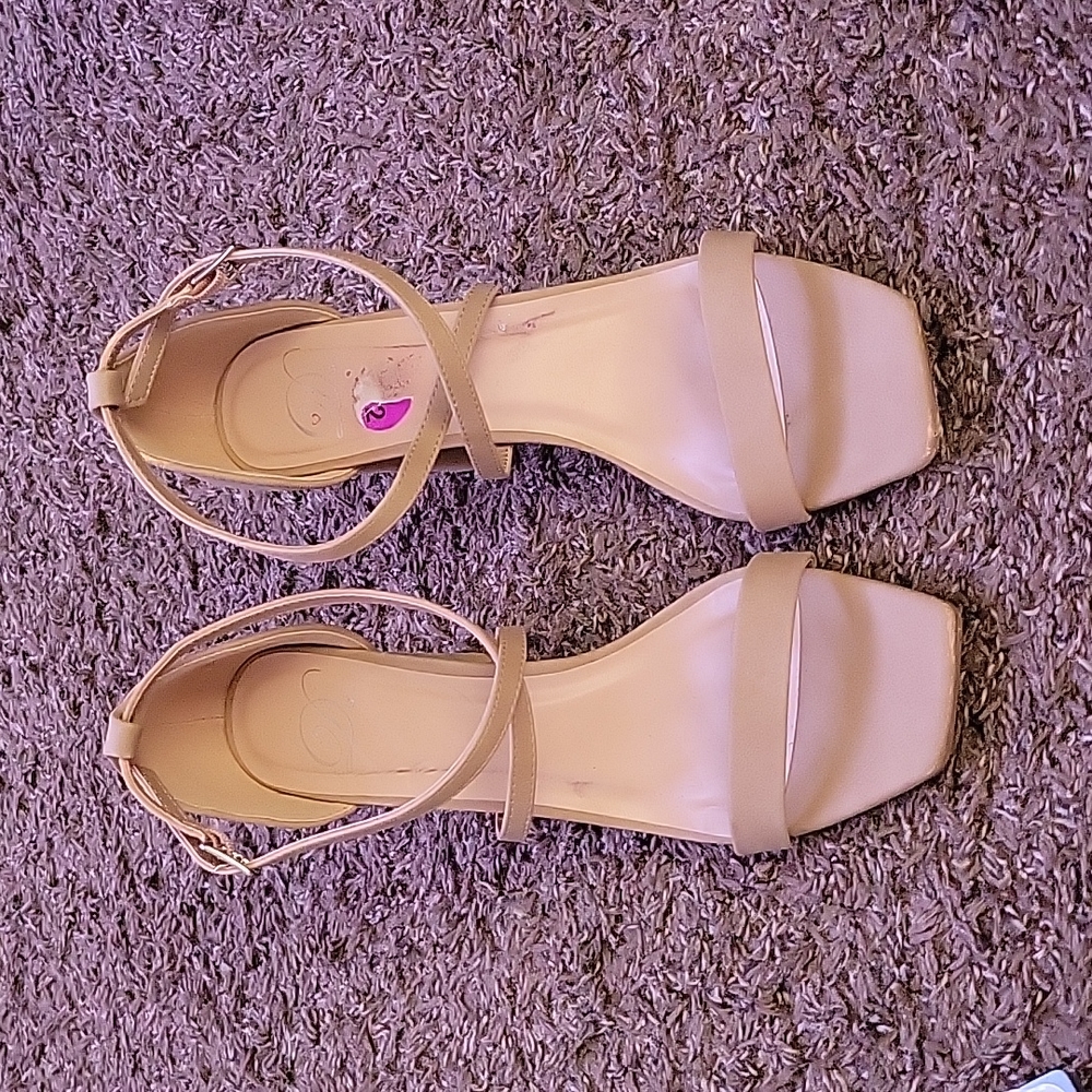 Ross Dress for Less Size: 8 1/2 Tan